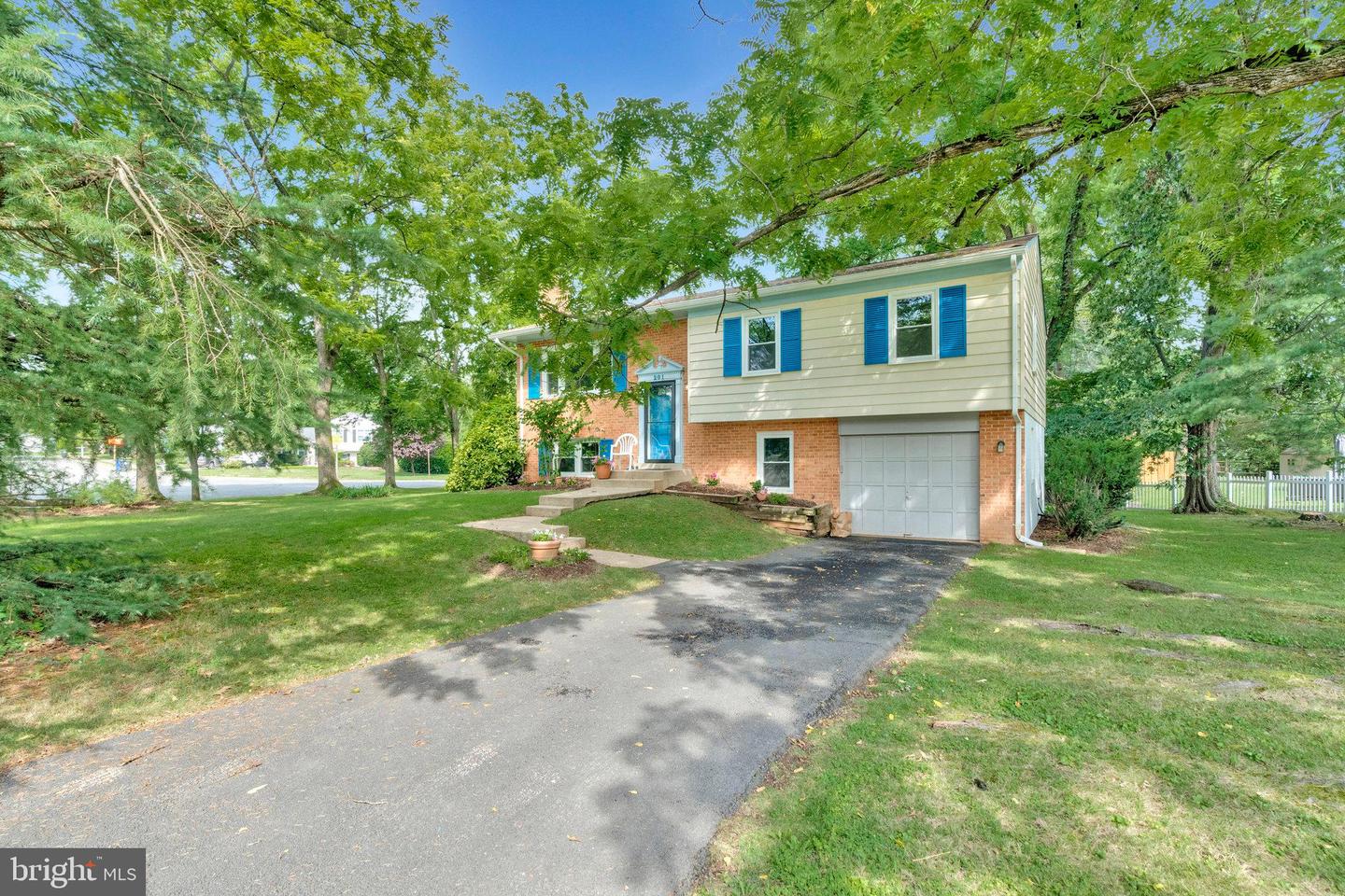 201 MORVEN PARK RD NW, LEESBURG, Virginia 20176, 3 Bedrooms Bedrooms, ,3 BathroomsBathrooms,Residential,For sale,201 MORVEN PARK RD NW,VALO2100016 MLS # VALO2100016
