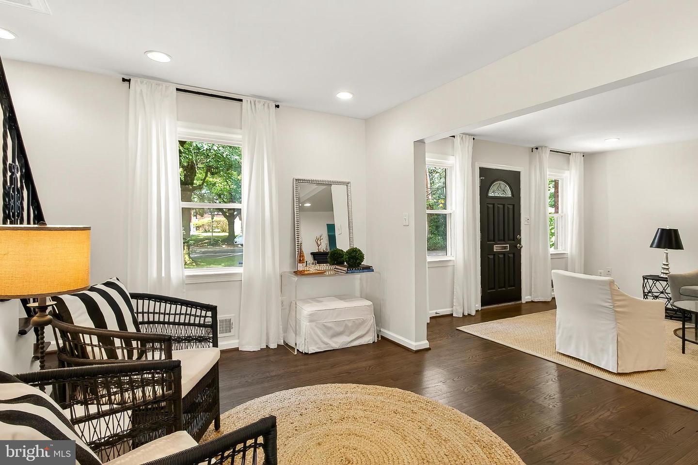212 W JEFFERSON ST, FALLS CHURCH, Virginia 22046, 3 Bedrooms Bedrooms, ,2 BathroomsBathrooms,Residential,For sale,212 W JEFFERSON ST,VAFA2003112 MLS # VAFA2003112