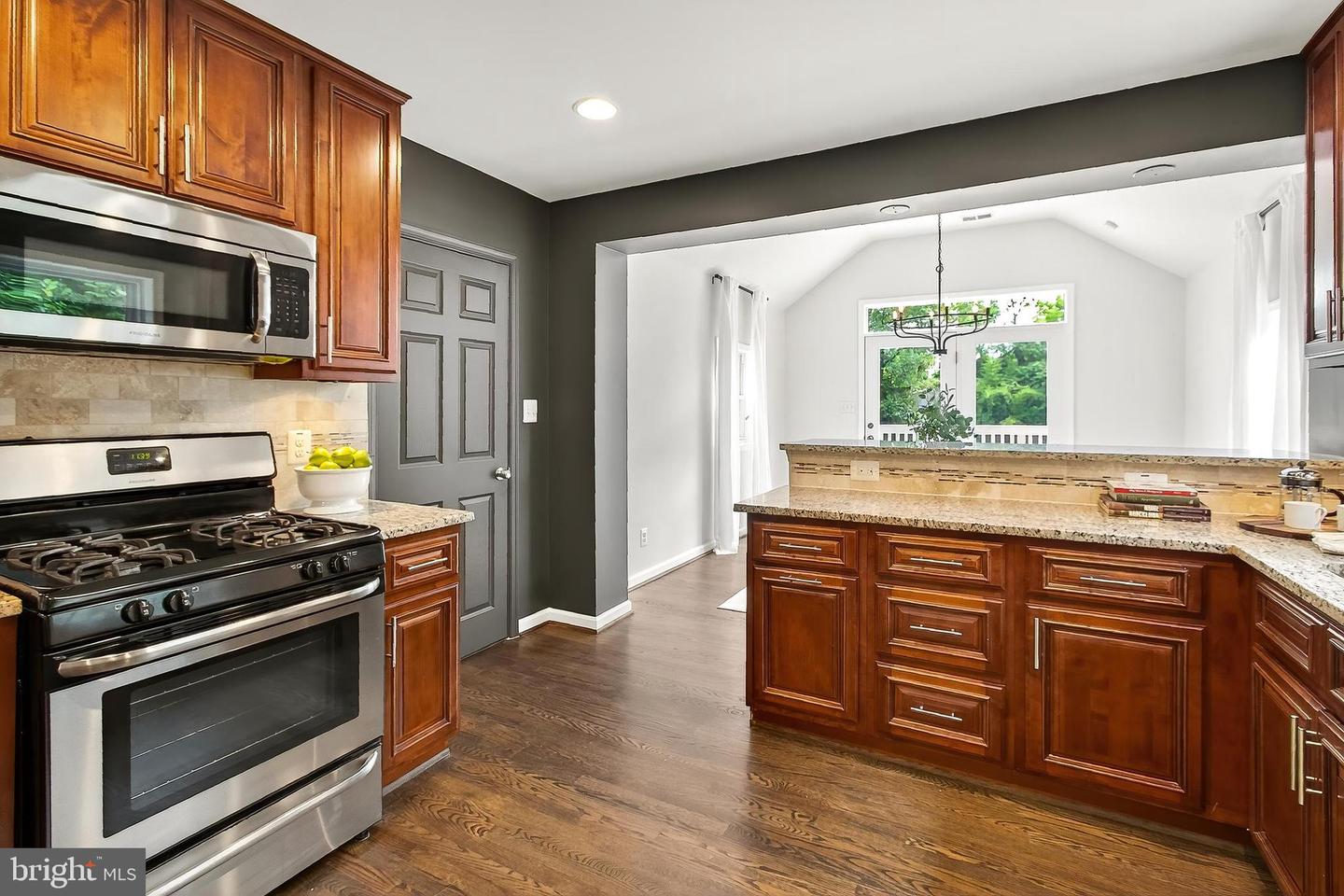 212 W JEFFERSON ST, FALLS CHURCH, Virginia 22046, 3 Bedrooms Bedrooms, ,2 BathroomsBathrooms,Residential,For sale,212 W JEFFERSON ST,VAFA2003112 MLS # VAFA2003112