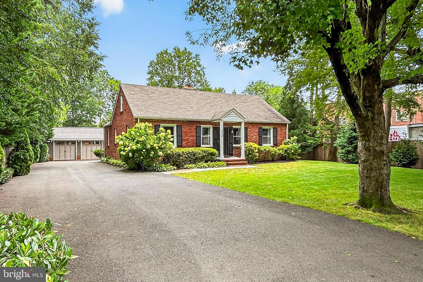 212 W JEFFERSON ST, FALLS CHURCH, Virginia 22046, 3 Bedrooms Bedrooms, ,2 BathroomsBathrooms,Residential,For sale,212 W JEFFERSON ST,VAFA2003112 MLS # VAFA2003112
