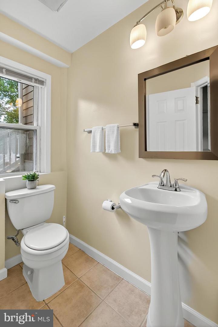 212 W JEFFERSON ST, FALLS CHURCH, Virginia 22046, 3 Bedrooms Bedrooms, ,2 BathroomsBathrooms,Residential,For sale,212 W JEFFERSON ST,VAFA2003112 MLS # VAFA2003112