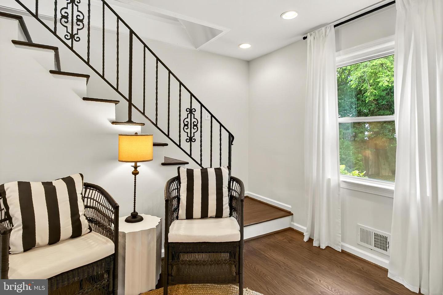 212 W JEFFERSON ST, FALLS CHURCH, Virginia 22046, 3 Bedrooms Bedrooms, ,2 BathroomsBathrooms,Residential,For sale,212 W JEFFERSON ST,VAFA2003112 MLS # VAFA2003112