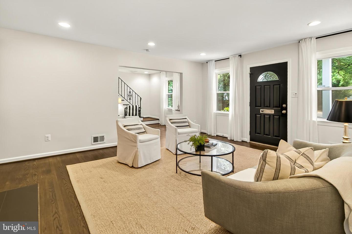 212 W JEFFERSON ST, FALLS CHURCH, Virginia 22046, 3 Bedrooms Bedrooms, ,2 BathroomsBathrooms,Residential,For sale,212 W JEFFERSON ST,VAFA2003112 MLS # VAFA2003112