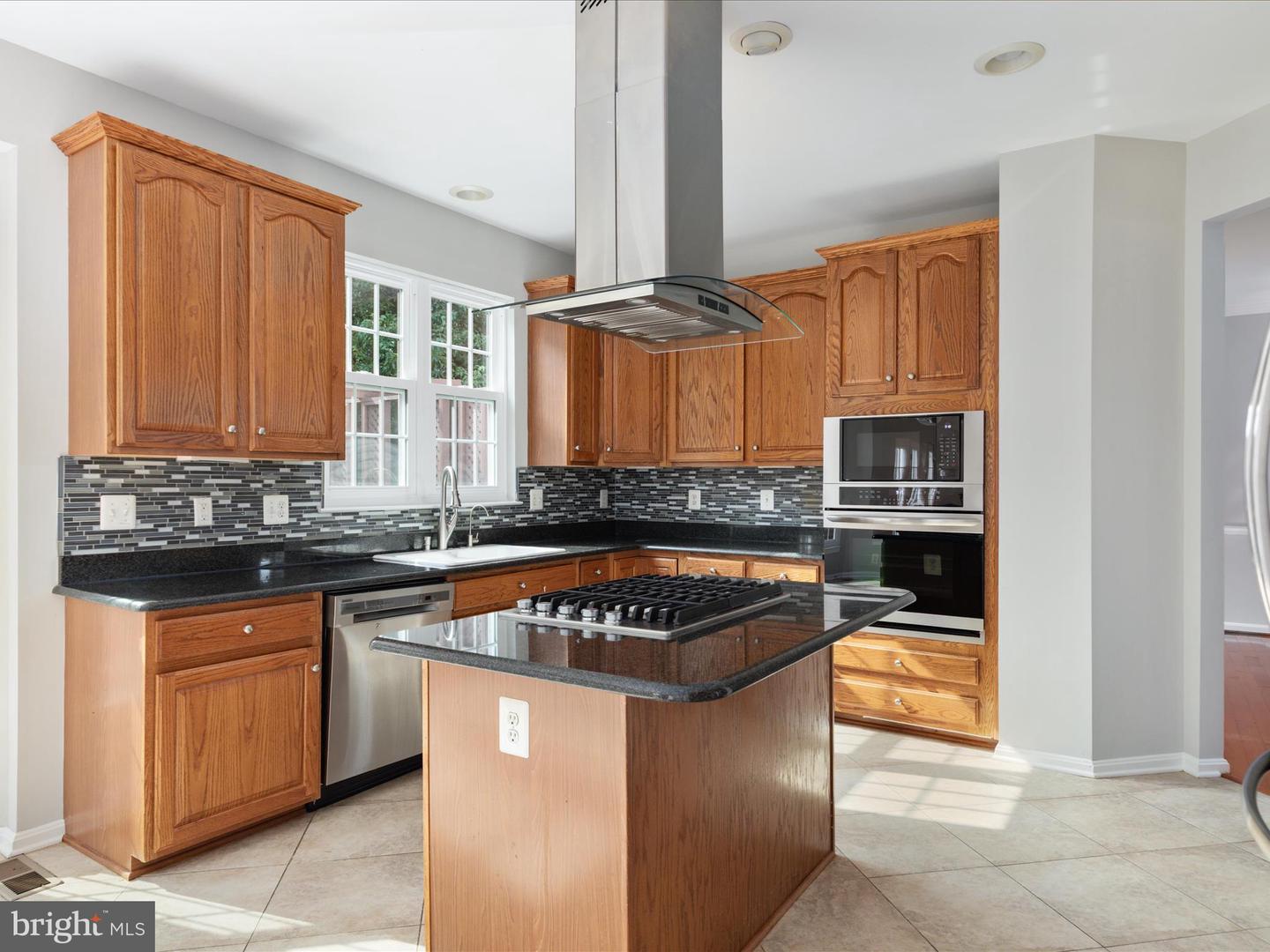 25868 FLINTONBRIDGE DR, CHANTILLY, Virginia 20152, 5 Bedrooms Bedrooms, ,3 BathroomsBathrooms,Residential,For sale,25868 FLINTONBRIDGE DR,VALO2100494 MLS # VALO2100494