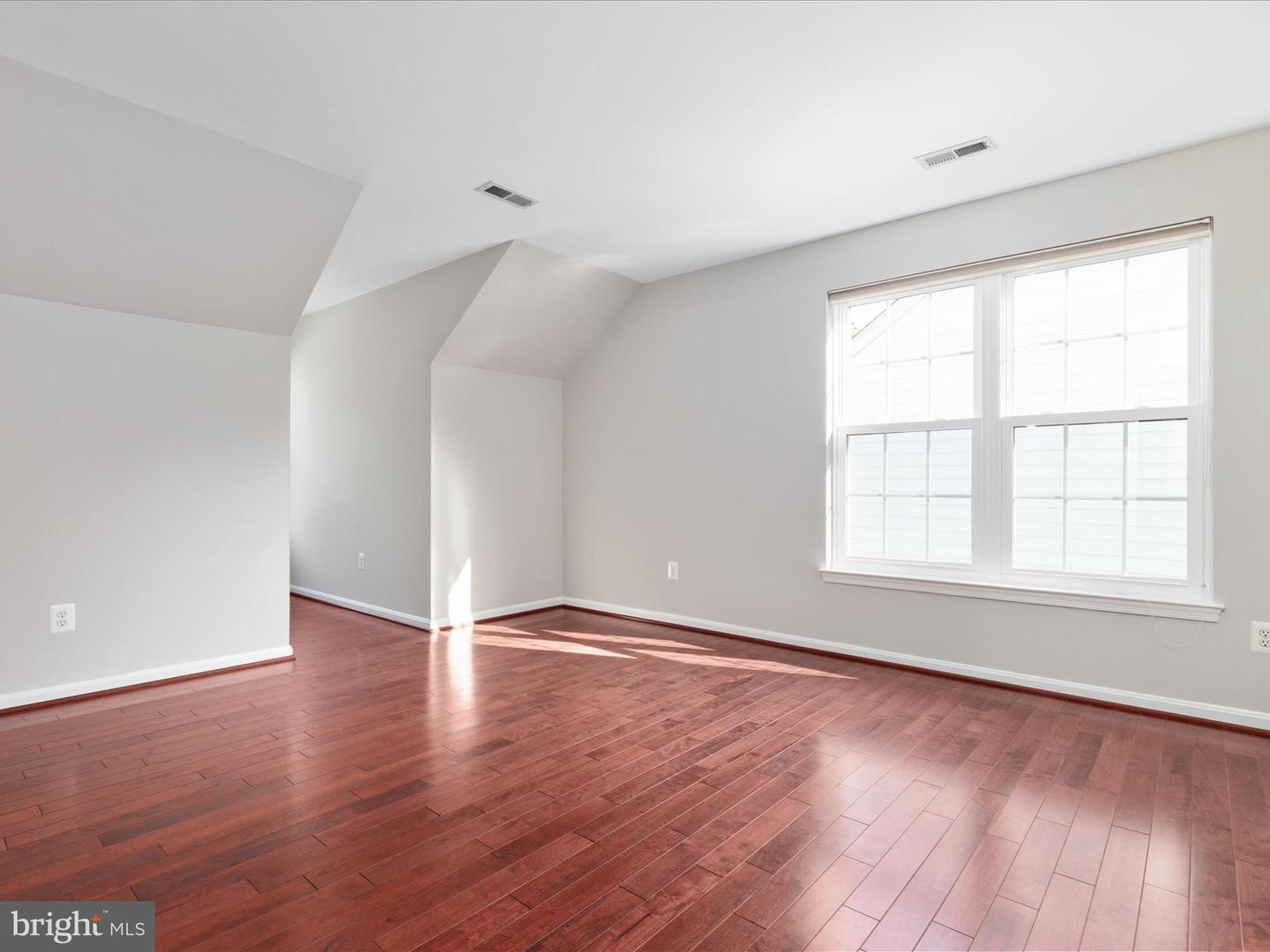 25868 FLINTONBRIDGE DR, CHANTILLY, Virginia 20152, 5 Bedrooms Bedrooms, ,3 BathroomsBathrooms,Residential,For sale,25868 FLINTONBRIDGE DR,VALO2100494 MLS # VALO2100494