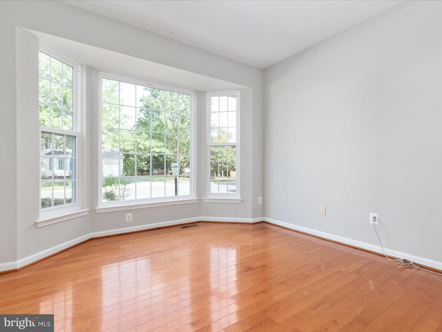 25868 FLINTONBRIDGE DR, CHANTILLY, Virginia 20152, 5 Bedrooms Bedrooms, ,3 BathroomsBathrooms,Residential,For sale,25868 FLINTONBRIDGE DR,VALO2100494 MLS # VALO2100494