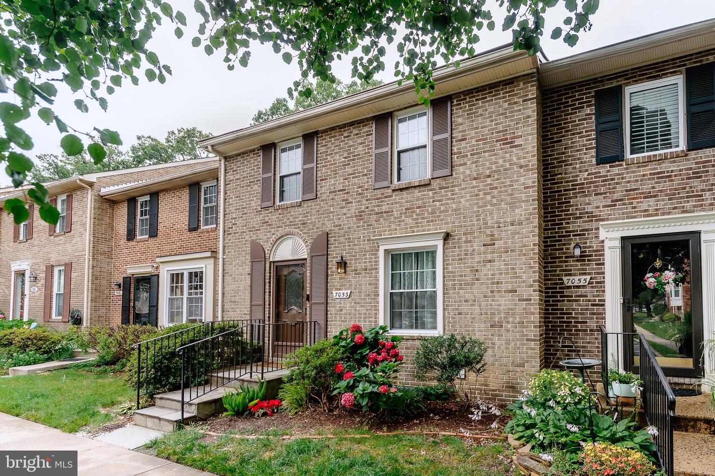 7053 LEEWOOD FOREST DR, SPRINGFIELD, Virginia 22151, 3 Bedrooms Bedrooms, ,3 BathroomsBathrooms,Residential,For sale,7053 LEEWOOD FOREST DR,VAFX2252332 MLS # VAFX2252332