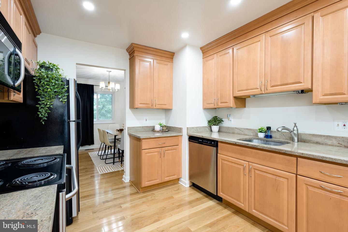 7053 LEEWOOD FOREST DR, SPRINGFIELD, Virginia 22151, 3 Bedrooms Bedrooms, ,3 BathroomsBathrooms,Residential,For sale,7053 LEEWOOD FOREST DR,VAFX2252332 MLS # VAFX2252332