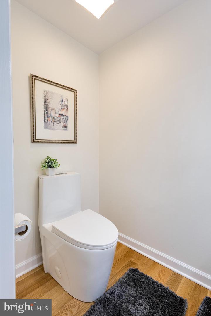 7053 LEEWOOD FOREST DR, SPRINGFIELD, Virginia 22151, 3 Bedrooms Bedrooms, ,3 BathroomsBathrooms,Residential,For sale,7053 LEEWOOD FOREST DR,VAFX2252332 MLS # VAFX2252332
