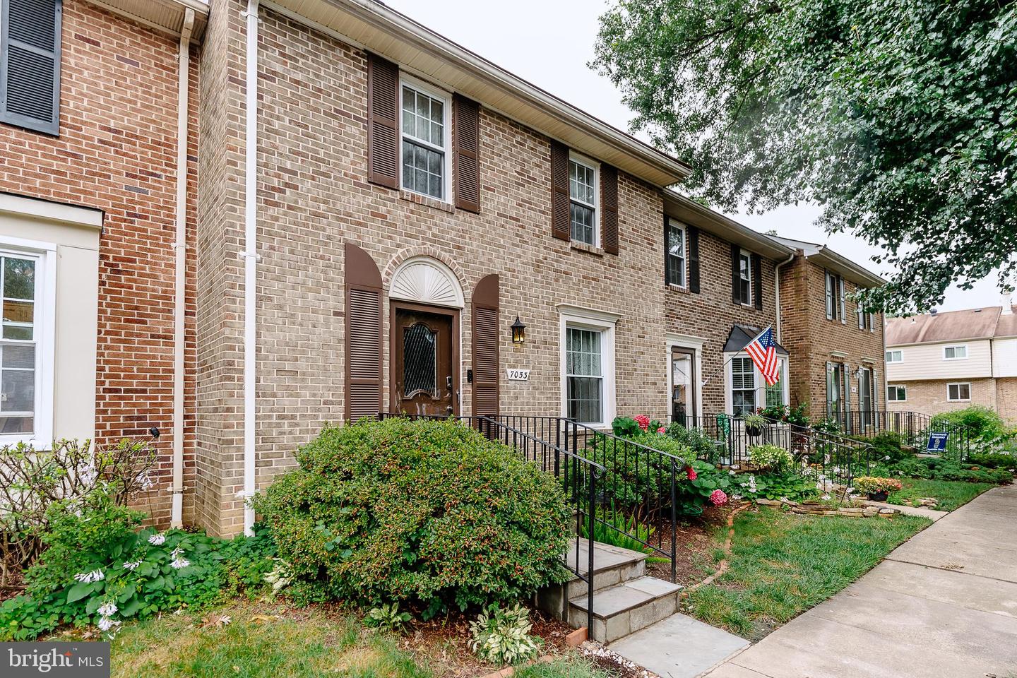 7053 LEEWOOD FOREST DR, SPRINGFIELD, Virginia 22151, 3 Bedrooms Bedrooms, ,3 BathroomsBathrooms,Residential,For sale,7053 LEEWOOD FOREST DR,VAFX2252332 MLS # VAFX2252332