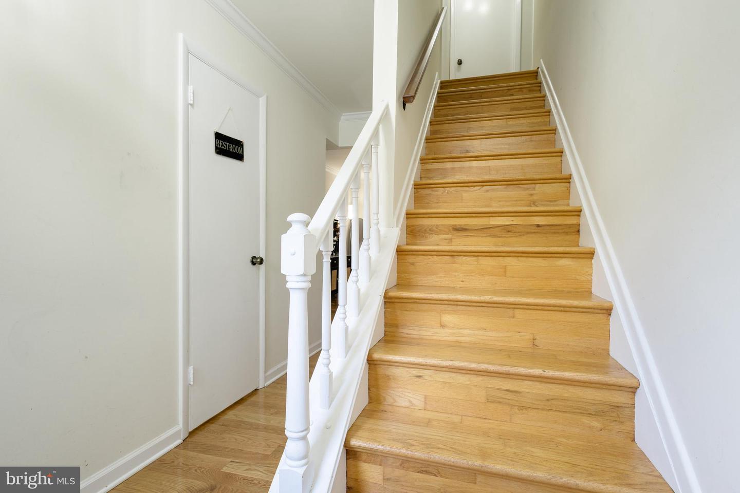 7053 LEEWOOD FOREST DR, SPRINGFIELD, Virginia 22151, 3 Bedrooms Bedrooms, ,3 BathroomsBathrooms,Residential,For sale,7053 LEEWOOD FOREST DR,VAFX2252332 MLS # VAFX2252332