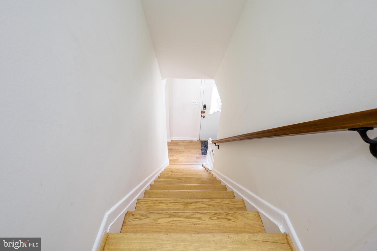 7053 LEEWOOD FOREST DR, SPRINGFIELD, Virginia 22151, 3 Bedrooms Bedrooms, ,3 BathroomsBathrooms,Residential,For sale,7053 LEEWOOD FOREST DR,VAFX2252332 MLS # VAFX2252332