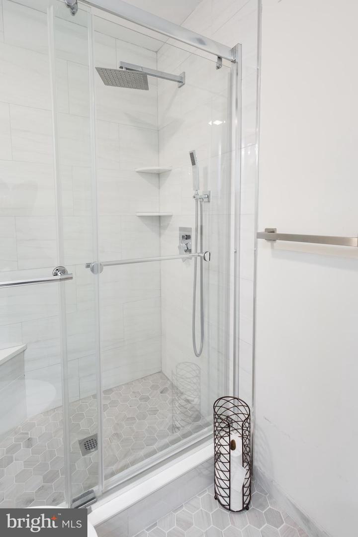 7053 LEEWOOD FOREST DR, SPRINGFIELD, Virginia 22151, 3 Bedrooms Bedrooms, ,3 BathroomsBathrooms,Residential,For sale,7053 LEEWOOD FOREST DR,VAFX2252332 MLS # VAFX2252332
