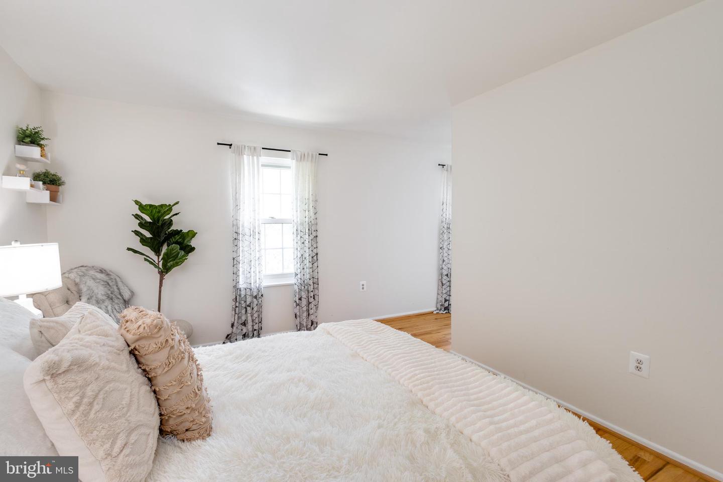 7053 LEEWOOD FOREST DR, SPRINGFIELD, Virginia 22151, 3 Bedrooms Bedrooms, ,3 BathroomsBathrooms,Residential,For sale,7053 LEEWOOD FOREST DR,VAFX2252332 MLS # VAFX2252332