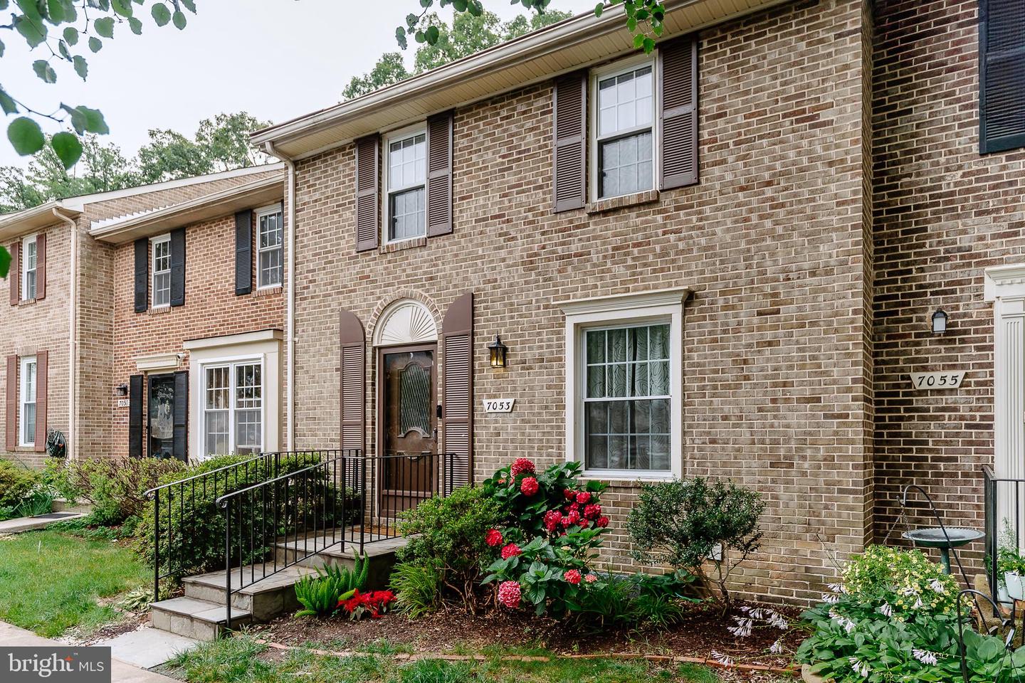 7053 LEEWOOD FOREST DR, SPRINGFIELD, Virginia 22151, 3 Bedrooms Bedrooms, ,3 BathroomsBathrooms,Residential,For sale,7053 LEEWOOD FOREST DR,VAFX2252332 MLS # VAFX2252332
