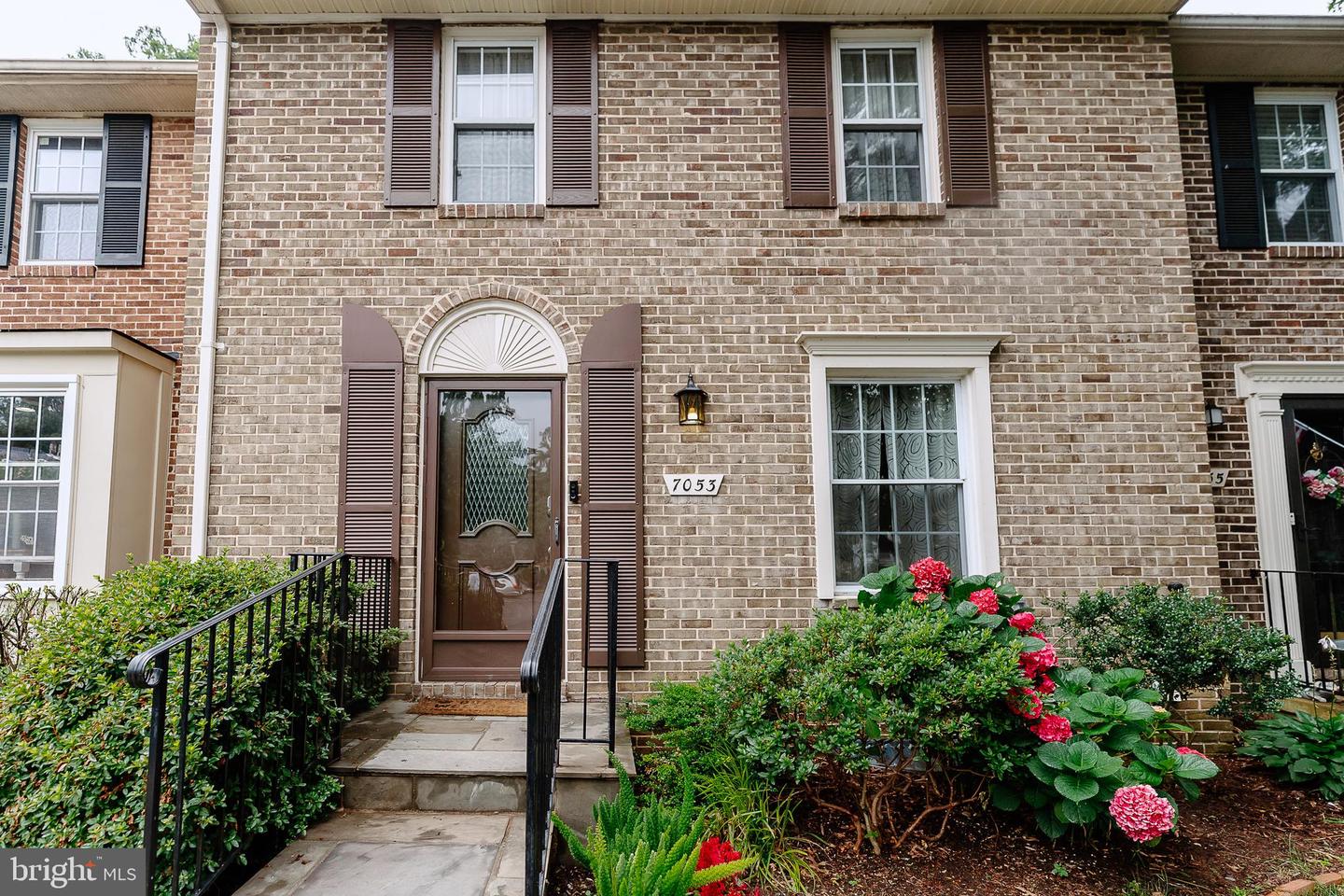 7053 LEEWOOD FOREST DR, SPRINGFIELD, Virginia 22151, 3 Bedrooms Bedrooms, ,3 BathroomsBathrooms,Residential,For sale,7053 LEEWOOD FOREST DR,VAFX2252332 MLS # VAFX2252332