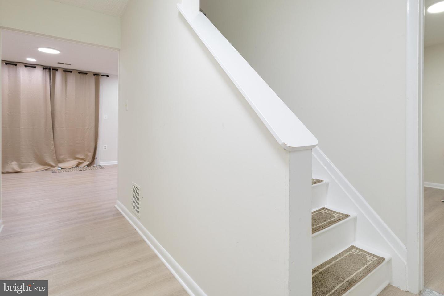 7053 LEEWOOD FOREST DR, SPRINGFIELD, Virginia 22151, 3 Bedrooms Bedrooms, ,3 BathroomsBathrooms,Residential,For sale,7053 LEEWOOD FOREST DR,VAFX2252332 MLS # VAFX2252332