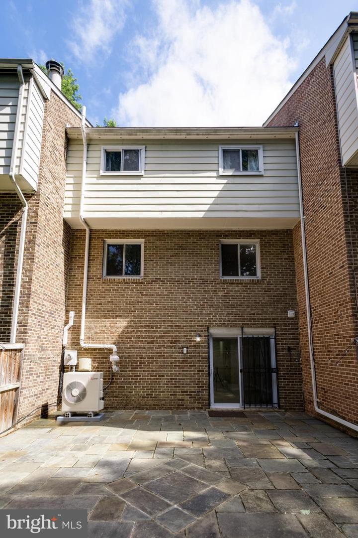 7053 LEEWOOD FOREST DR, SPRINGFIELD, Virginia 22151, 3 Bedrooms Bedrooms, ,3 BathroomsBathrooms,Residential,For sale,7053 LEEWOOD FOREST DR,VAFX2252332 MLS # VAFX2252332