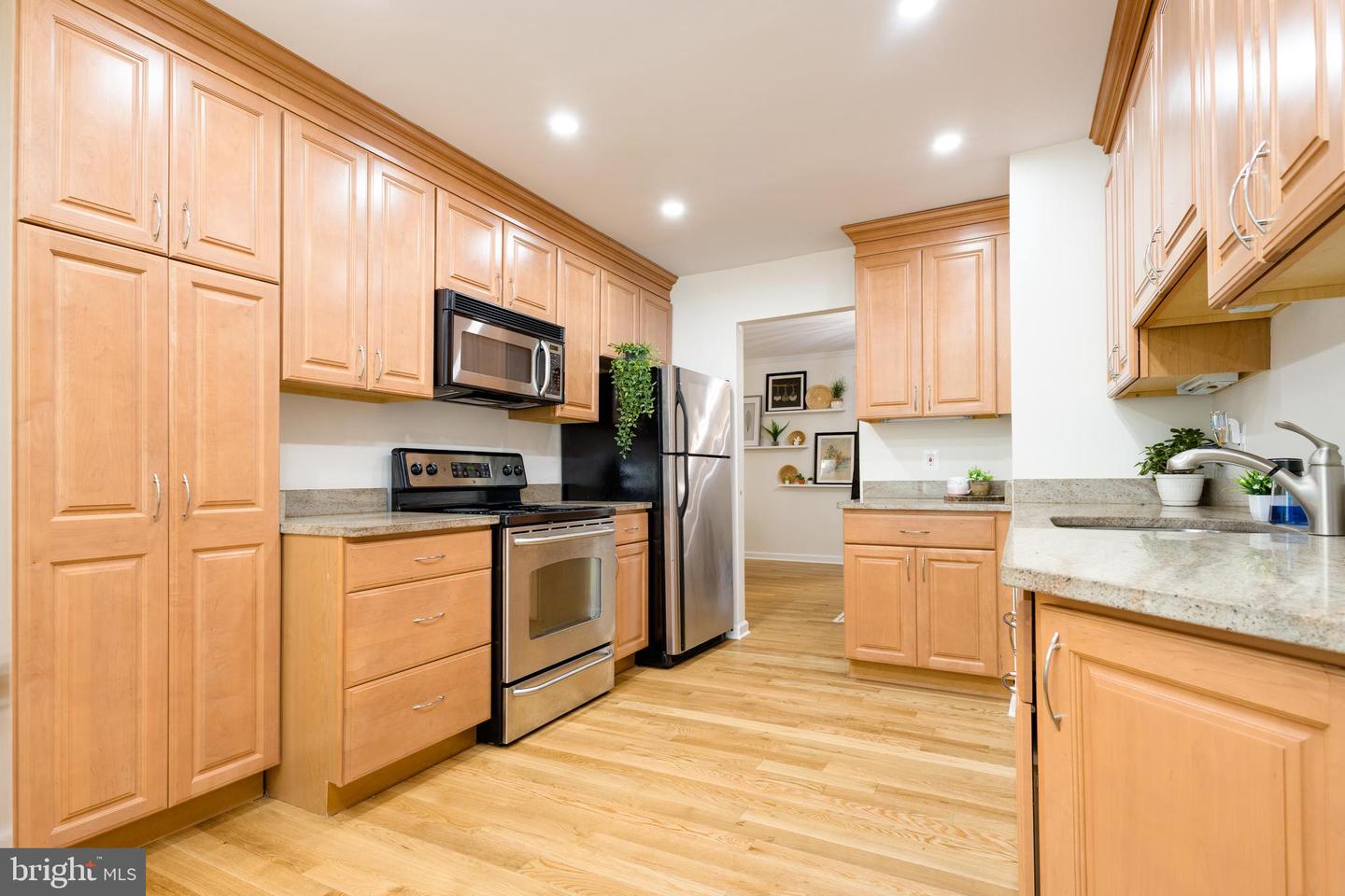 7053 LEEWOOD FOREST DR, SPRINGFIELD, Virginia 22151, 3 Bedrooms Bedrooms, ,3 BathroomsBathrooms,Residential,For sale,7053 LEEWOOD FOREST DR,VAFX2252332 MLS # VAFX2252332