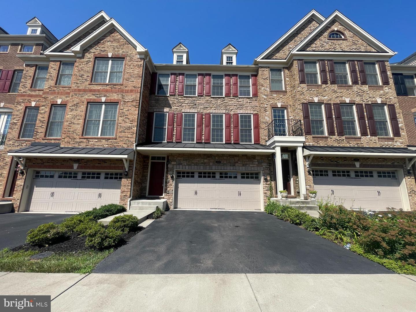 24997 CAMBRIDGE HILL TER, CHANTILLY, Virginia 20152, 3 Bedrooms Bedrooms, ,3 BathroomsBathrooms,Residential,For sale,24997 CAMBRIDGE HILL TER,VALO2100736 MLS # VALO2100736