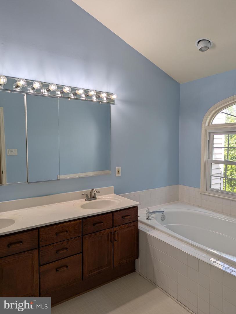 8837 EAGLE ROCK LN, SPRINGFIELD, Virginia 22153, 4 Bedrooms Bedrooms, ,3 BathroomsBathrooms,Residential,For sale,8837 EAGLE ROCK LN,VAFX2252612 MLS # VAFX2252612