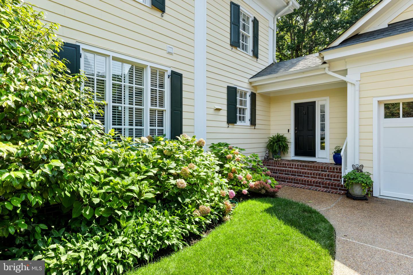 2819 LIVE OAK LN, MIDLOTHIAN, Virginia 23113, 4 Bedrooms Bedrooms, 8 Rooms Rooms,3 BathroomsBathrooms,Residential,For sale,2819 LIVE OAK LN,VACF2001214 MLS # VACF2001214