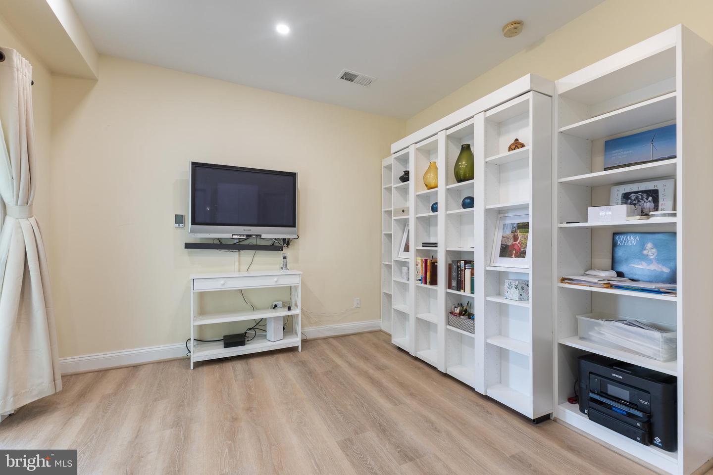 6909 WILLOW ST, FALLS CHURCH, Virginia 22046, 4 Bedrooms Bedrooms, ,4 BathroomsBathrooms,Residential,For sale,6909 WILLOW ST,VAFX2253338 MLS # VAFX2253338