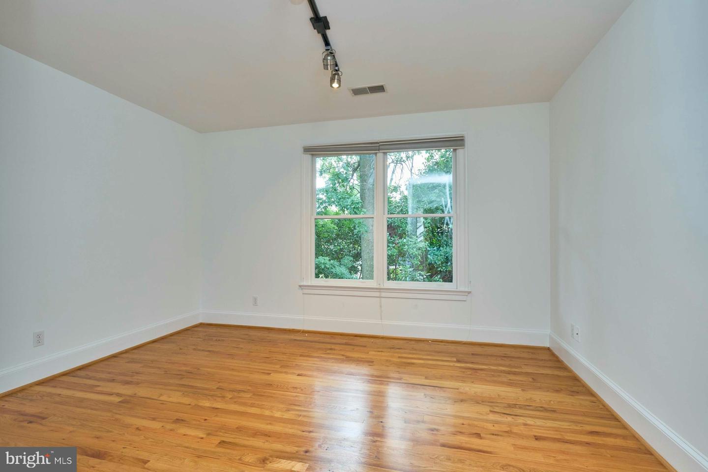 1220 N VERMONT ST, ARLINGTON, Virginia 22201, 5 Bedrooms Bedrooms, ,3 BathroomsBathrooms,Residential,For sale,1220 N VERMONT ST,VAAR2060200 MLS # VAAR2060200