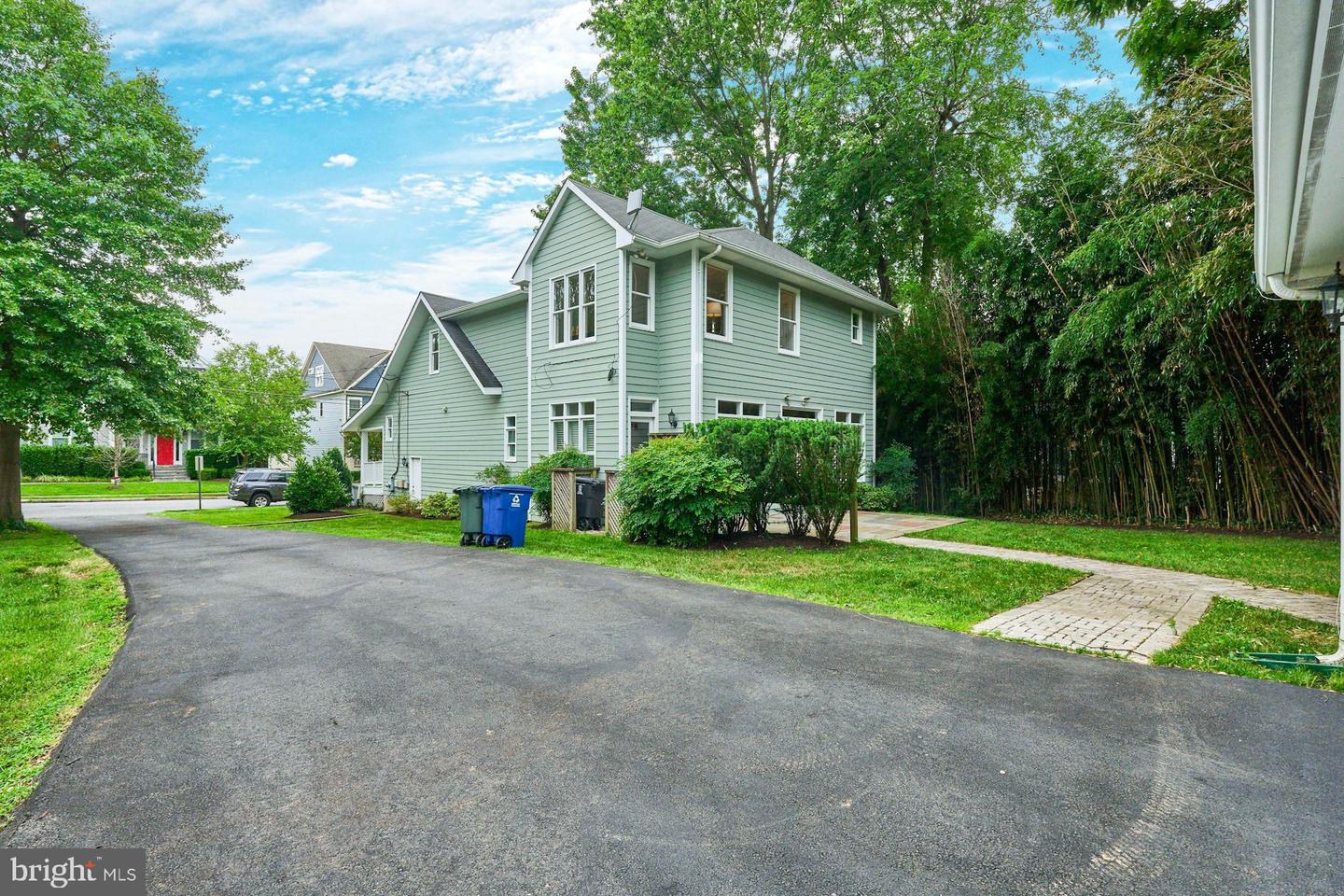1220 N VERMONT ST, ARLINGTON, Virginia 22201, 5 Bedrooms Bedrooms, ,3 BathroomsBathrooms,Residential,For sale,1220 N VERMONT ST,VAAR2060200 MLS # VAAR2060200