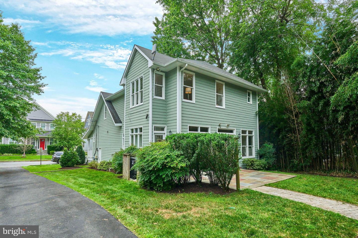 1220 N VERMONT ST, ARLINGTON, Virginia 22201, 5 Bedrooms Bedrooms, ,3 BathroomsBathrooms,Residential,For sale,1220 N VERMONT ST,VAAR2060200 MLS # VAAR2060200