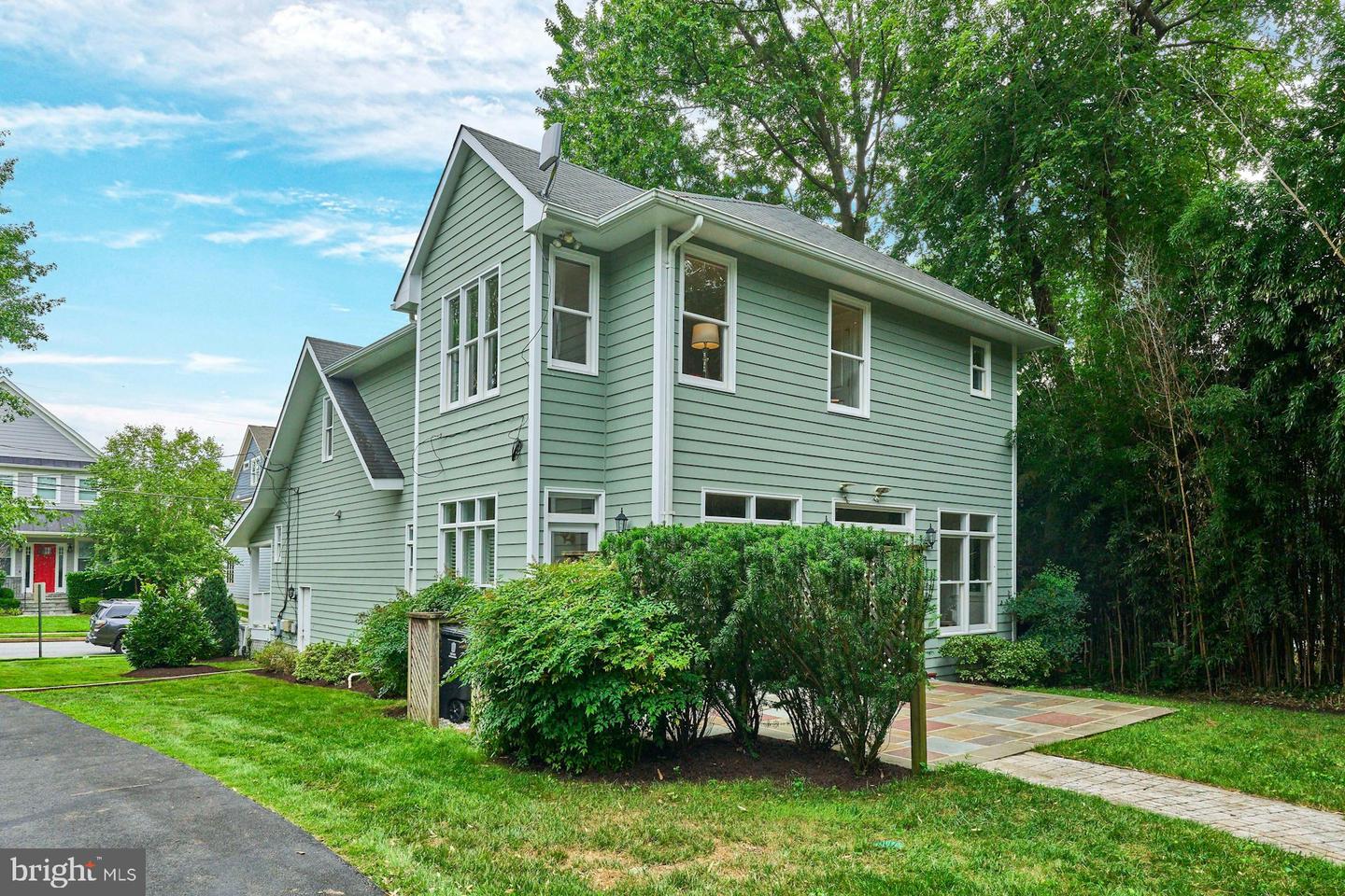 1220 N VERMONT ST, ARLINGTON, Virginia 22201, 5 Bedrooms Bedrooms, ,3 BathroomsBathrooms,Residential,For sale,1220 N VERMONT ST,VAAR2060200 MLS # VAAR2060200