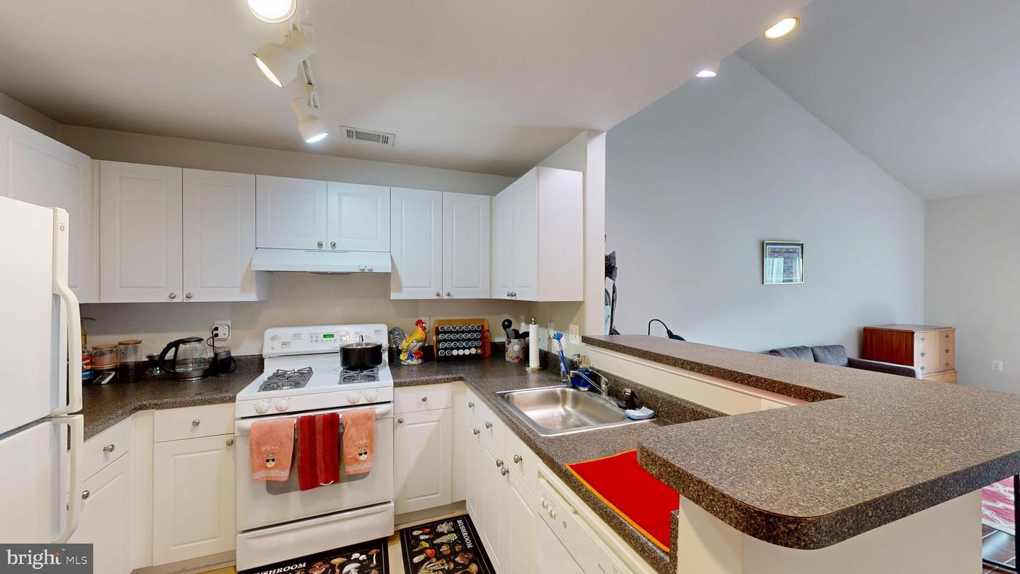 11350 ARISTOTLE DR #7-403, FAIRFAX, Virginia 22030, 1 Bedroom Bedrooms, 4 Rooms Rooms,1 BathroomBathrooms,Residential,For sale,11350 ARISTOTLE DR #7-403,VAFX2253566 MLS # VAFX2253566