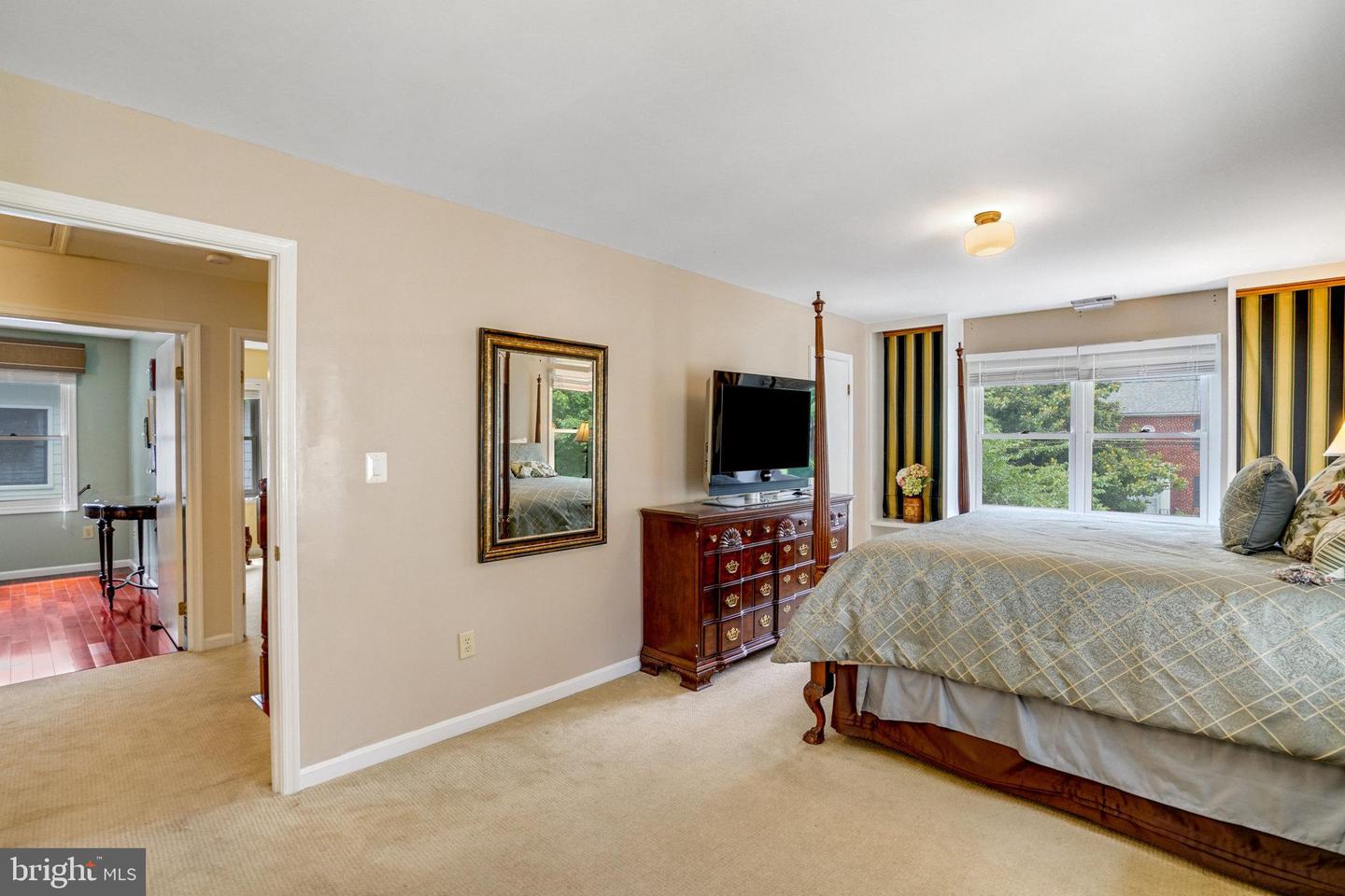 5720 5TH ST S, ARLINGTON, Virginia 22204, 5 Bedrooms Bedrooms, ,4 BathroomsBathrooms,Residential,For sale,5720 5TH ST S,VAAR2060248 MLS # VAAR2060248