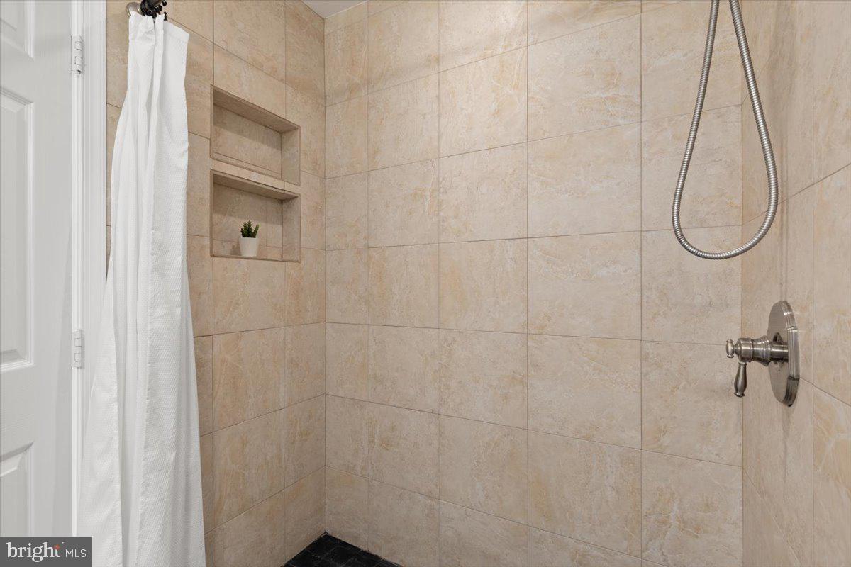 6836 KERRYWOOD CIR, CENTREVILLE, Virginia 20121, 3 Bedrooms Bedrooms, ,2 BathroomsBathrooms,Residential,For sale,6836 KERRYWOOD CIR,VAFX2253662 MLS # VAFX2253662