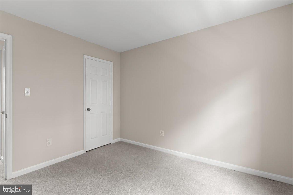 6836 KERRYWOOD CIR, CENTREVILLE, Virginia 20121, 3 Bedrooms Bedrooms, ,2 BathroomsBathrooms,Residential,For sale,6836 KERRYWOOD CIR,VAFX2253662 MLS # VAFX2253662