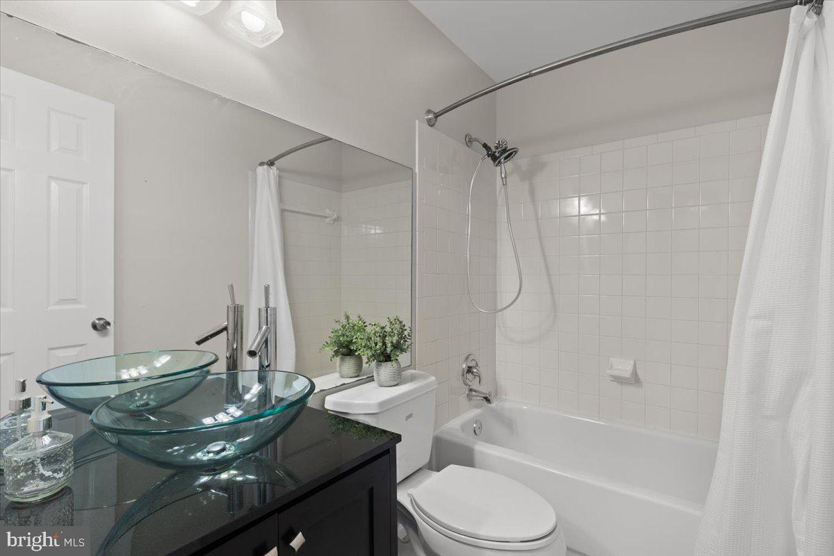 6836 KERRYWOOD CIR, CENTREVILLE, Virginia 20121, 3 Bedrooms Bedrooms, ,2 BathroomsBathrooms,Residential,For sale,6836 KERRYWOOD CIR,VAFX2253662 MLS # VAFX2253662