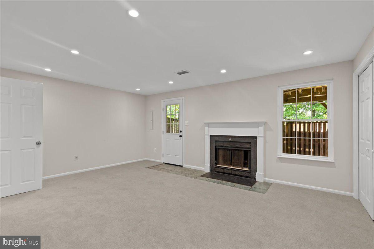 6836 KERRYWOOD CIR, CENTREVILLE, Virginia 20121, 3 Bedrooms Bedrooms, ,2 BathroomsBathrooms,Residential,For sale,6836 KERRYWOOD CIR,VAFX2253662 MLS # VAFX2253662