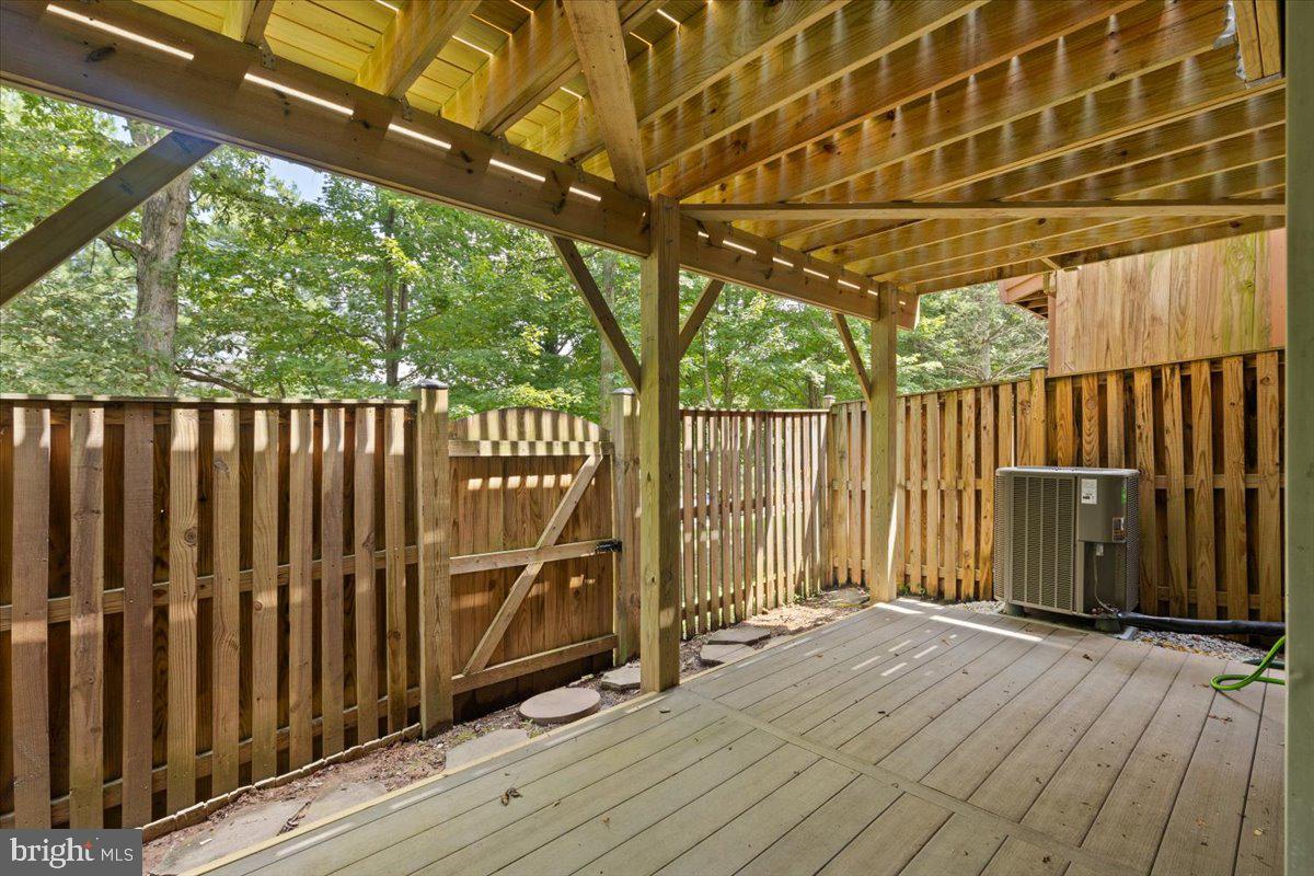 6836 KERRYWOOD CIR, CENTREVILLE, Virginia 20121, 3 Bedrooms Bedrooms, ,2 BathroomsBathrooms,Residential,For sale,6836 KERRYWOOD CIR,VAFX2253662 MLS # VAFX2253662