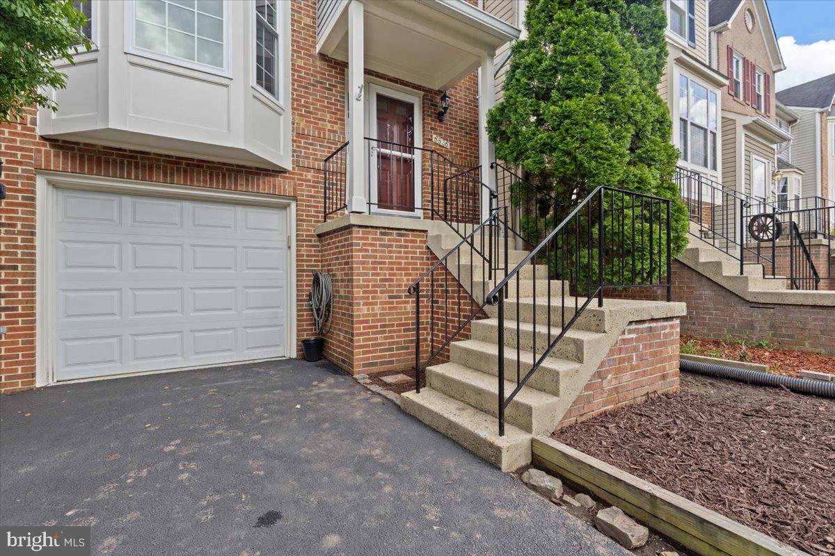 6836 KERRYWOOD CIR, CENTREVILLE, Virginia 20121, 3 Bedrooms Bedrooms, ,2 BathroomsBathrooms,Residential,For sale,6836 KERRYWOOD CIR,VAFX2253662 MLS # VAFX2253662