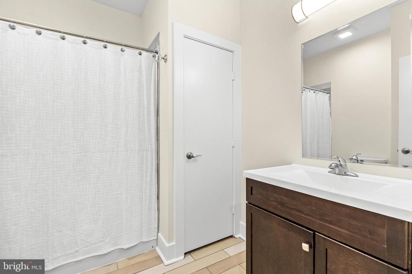 245 15TH ST SE #105, WASHINGTON, District Of Columbia 20003, 1 Bedroom Bedrooms, ,1 BathroomBathrooms,Residential,For sale,245 15TH ST SE #105,DCDC2209192 MLS # DCDC2209192