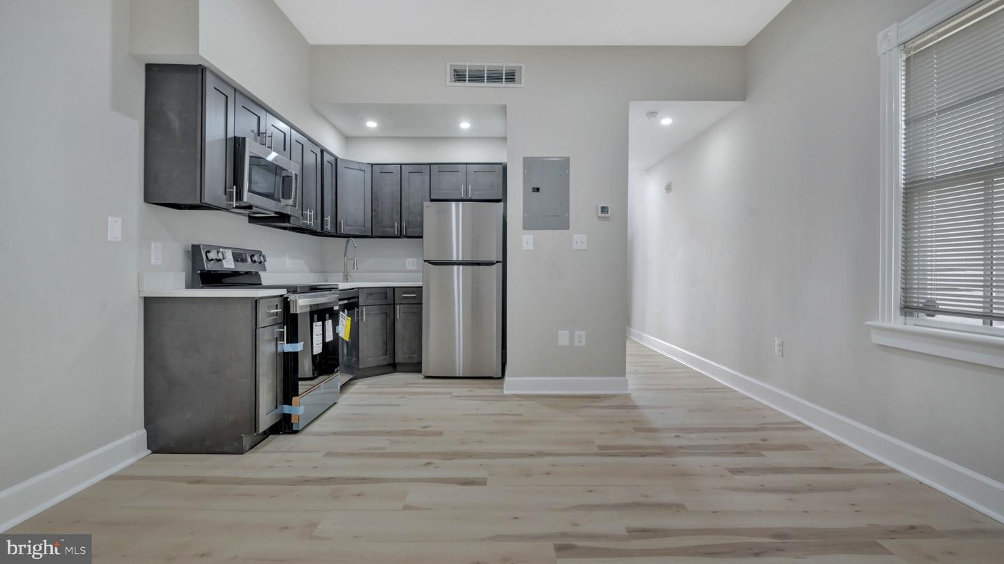 323 8TH ST NE, WASHINGTON, District Of Columbia 20002, ,Land,For sale,323 8TH ST NE,DCDC2211322 MLS # DCDC2211322