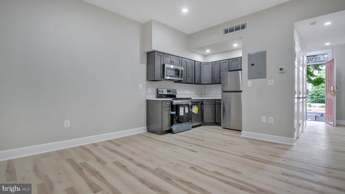 323 8TH ST NE, WASHINGTON, District Of Columbia 20002, ,Land,For sale,323 8TH ST NE,DCDC2211322 MLS # DCDC2211322