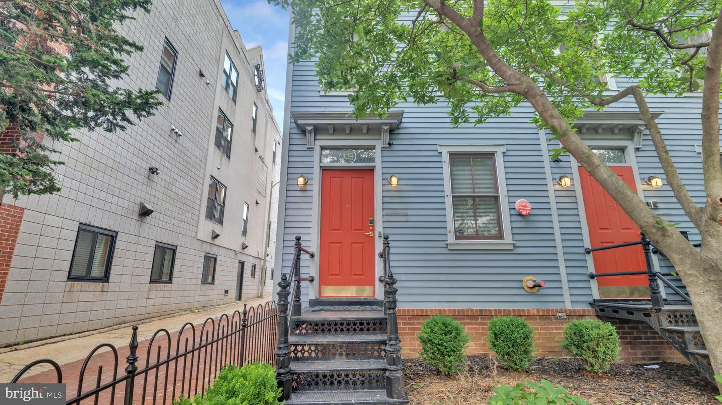 323 8TH ST NE, WASHINGTON, District Of Columbia 20002, ,Land,For sale,323 8TH ST NE,DCDC2211322 MLS # DCDC2211322