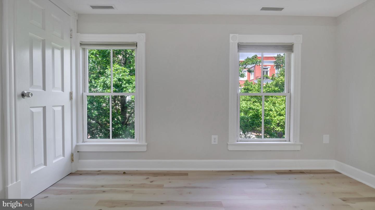 323 8TH ST NE, WASHINGTON, District Of Columbia 20002, ,Land,For sale,323 8TH ST NE,DCDC2211322 MLS # DCDC2211322