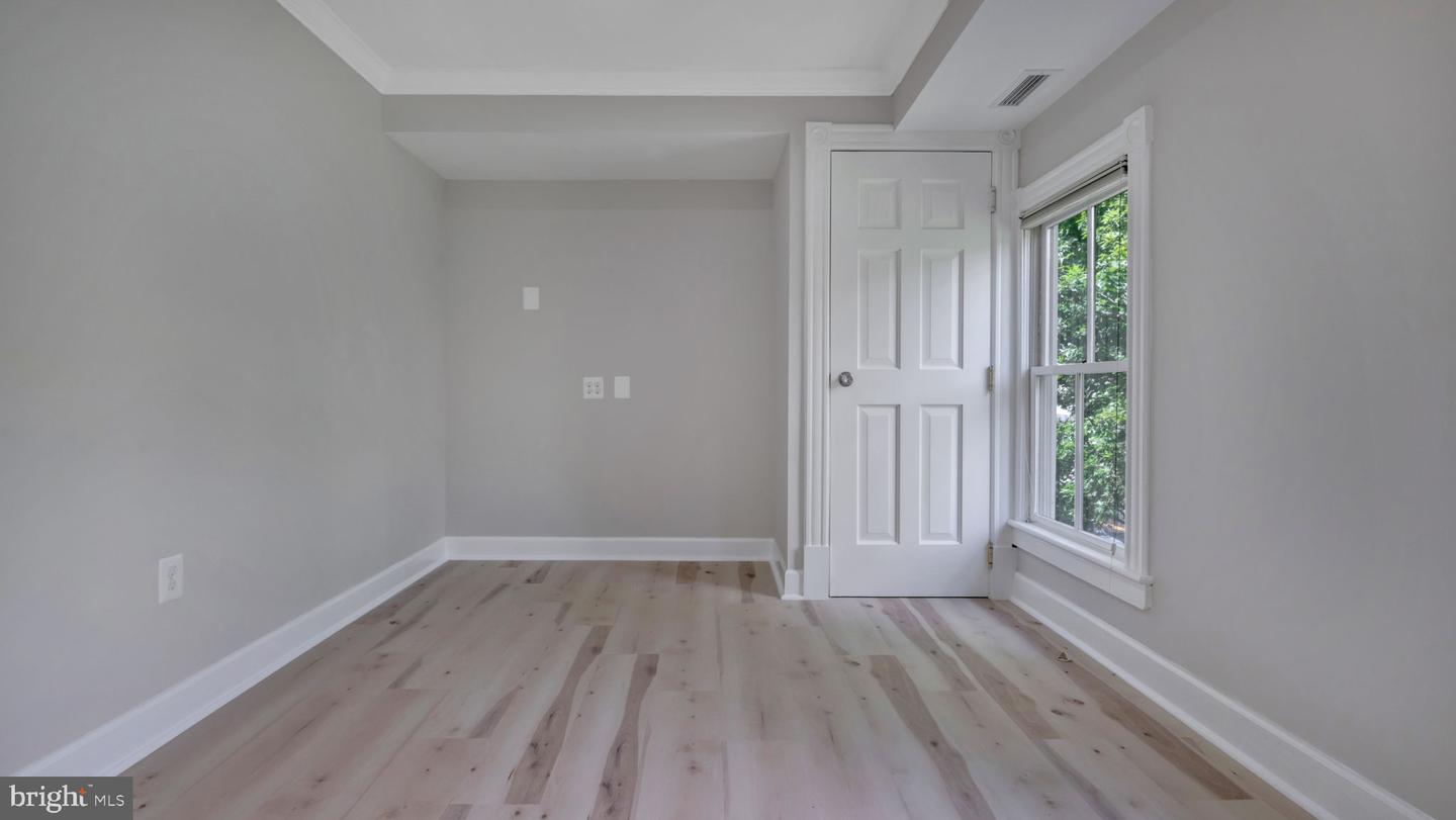 323 8TH ST NE, WASHINGTON, District Of Columbia 20002, ,Land,For sale,323 8TH ST NE,DCDC2211322 MLS # DCDC2211322