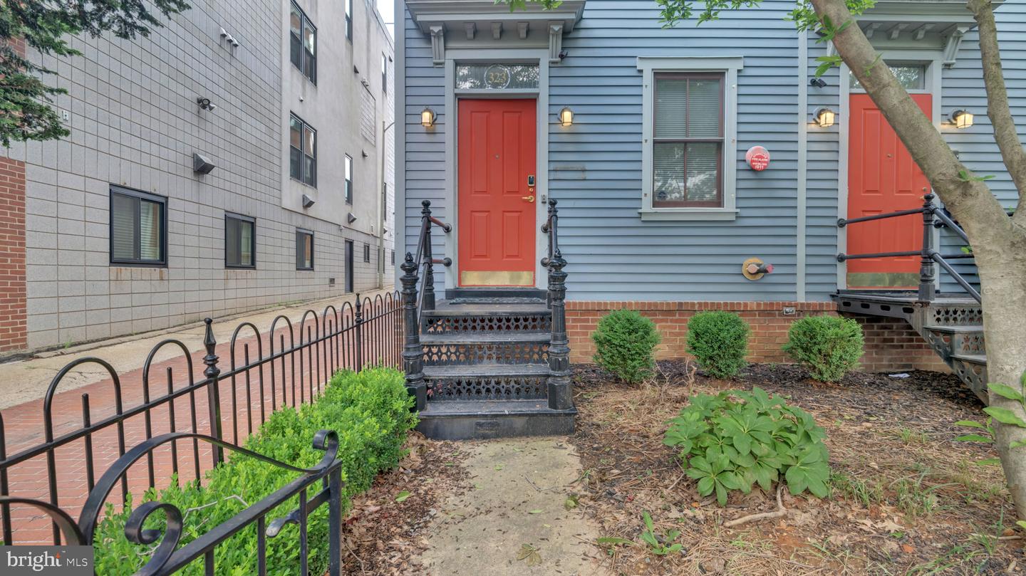 323 8TH ST NE, WASHINGTON, District Of Columbia 20002, ,Land,For sale,323 8TH ST NE,DCDC2211322 MLS # DCDC2211322