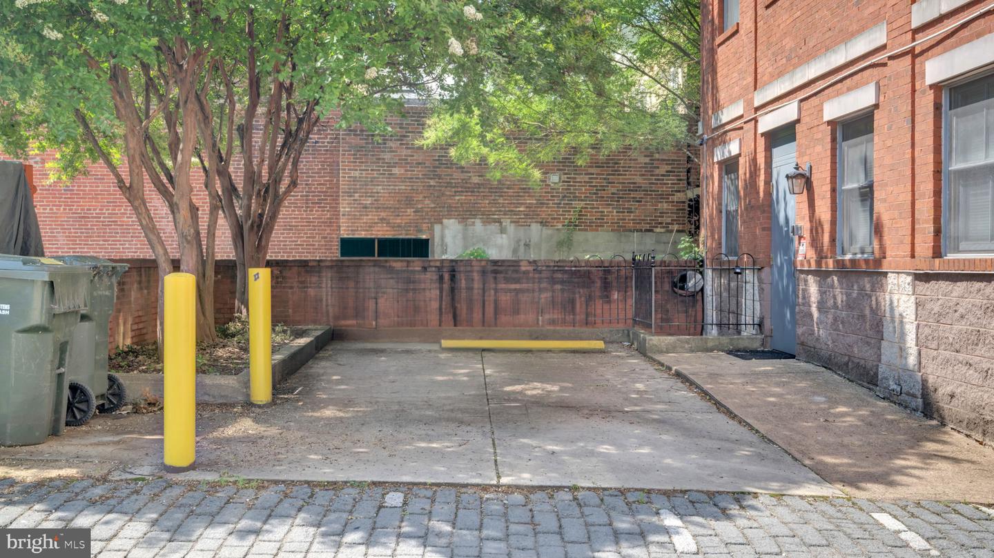 323 8TH ST NE, WASHINGTON, District Of Columbia 20002, ,Land,For sale,323 8TH ST NE,DCDC2211322 MLS # DCDC2211322