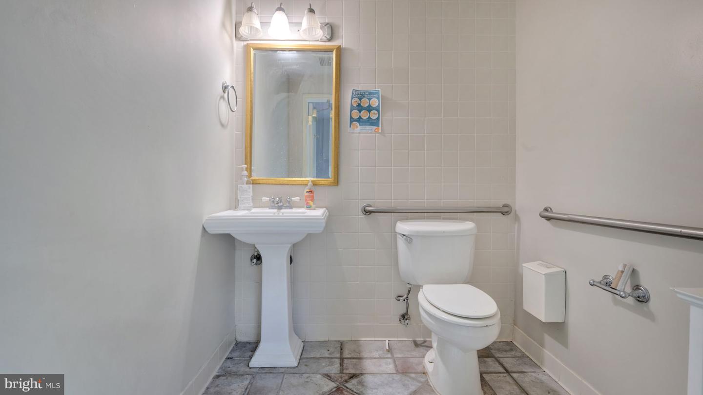 323 8TH ST NE, WASHINGTON, District Of Columbia 20002, ,Land,For sale,323 8TH ST NE,DCDC2211322 MLS # DCDC2211322