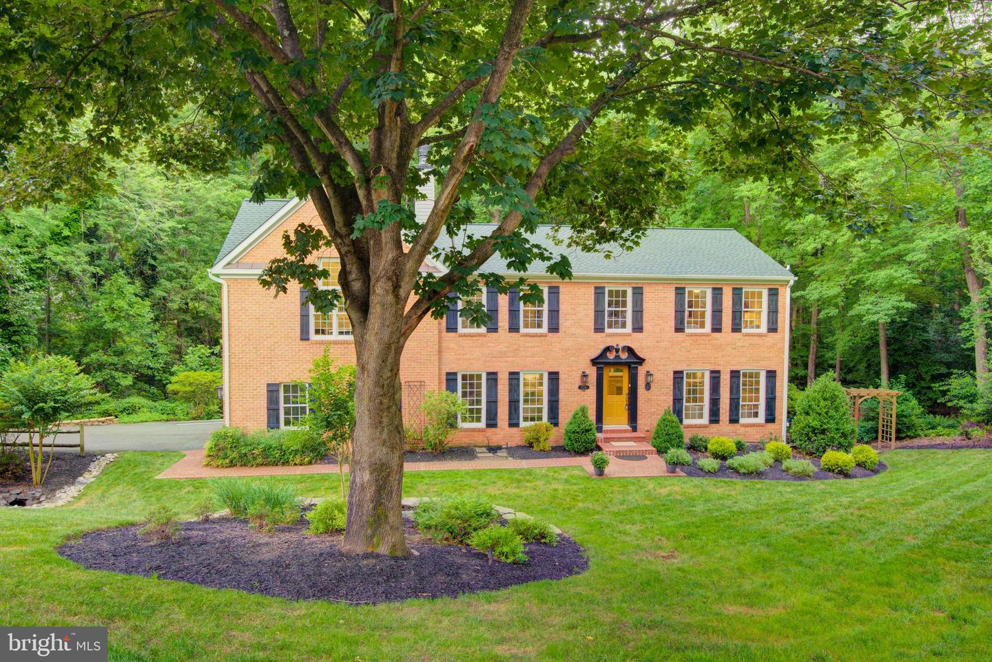 11714 LARIAT LN, OAKTON, Virginia 22124, 4 Bedrooms Bedrooms, ,4 BathroomsBathrooms,Residential,For sale,11714 LARIAT LN,VAFX2254722 MLS # VAFX2254722