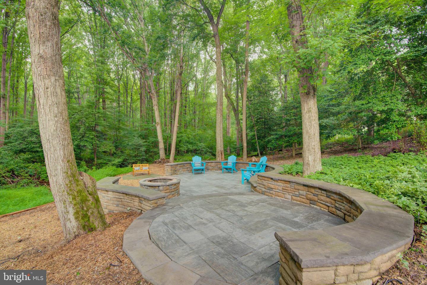 11714 LARIAT LN, OAKTON, Virginia 22124, 4 Bedrooms Bedrooms, ,4 BathroomsBathrooms,Residential,For sale,11714 LARIAT LN,VAFX2254722 MLS # VAFX2254722